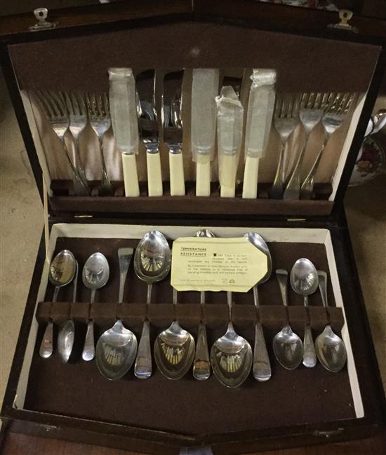 Canteen of cutlery